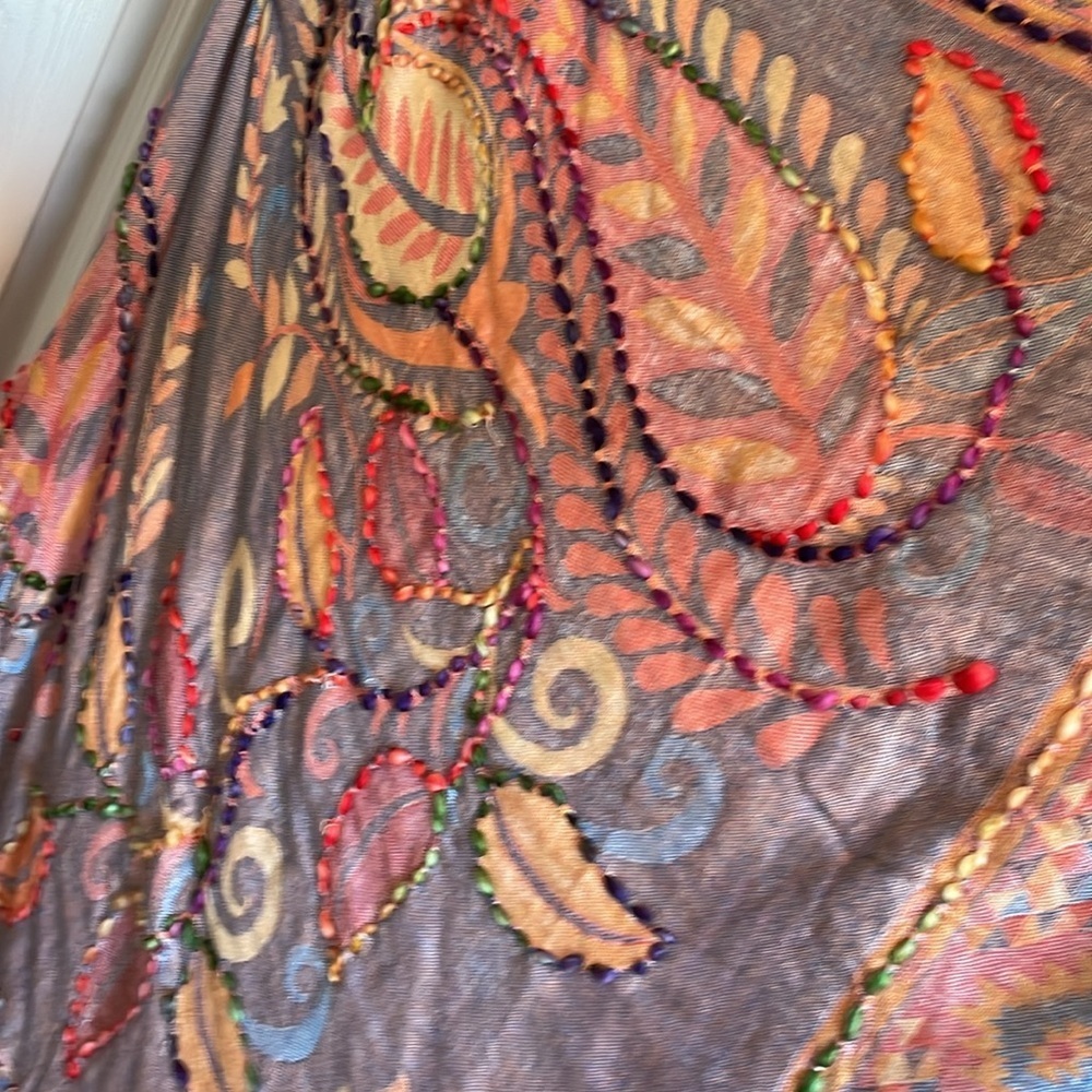 Raj Rose Vest thick stitch embroidery bold pattern boho contemporary breezy vest - Picture 10 of 12